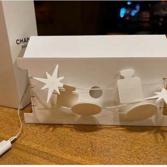 Chanel Beauty Limited Edition 2023  Christmas LED Light Illumination Holiday - Picture 5 of 10